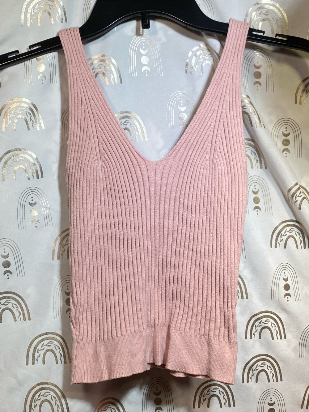 LA MIEL Pink Ribbed V‑Neck Crop Tank